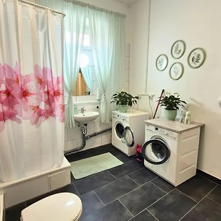 L21-apartment Flensburg, 5 Zimmer, 14 Betten, Standardisierte Ausstattung, Ideal Für Reisende, Pendler, Familien *