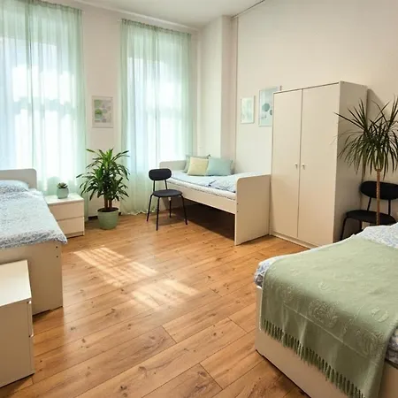 L21-apartment Flensburg, 5 Zimmer, 14 Betten, Standardisierte Ausstattung, Ideal Für Reisende, Pendler, Familien * Flensburgo