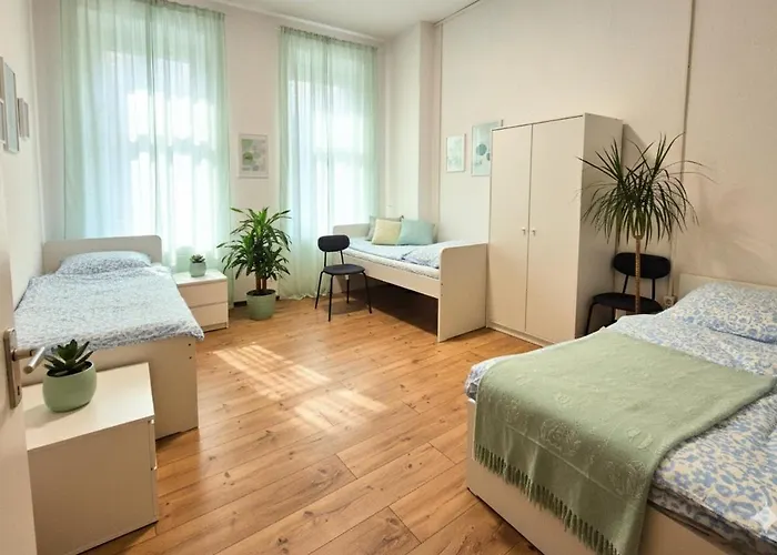 L21-apartment Flensburg, 5 Zimmer, 14 Betten, Standardisierte Ausstattung, Ideal Für Reisende, Pendler, Familien * Flensburgo